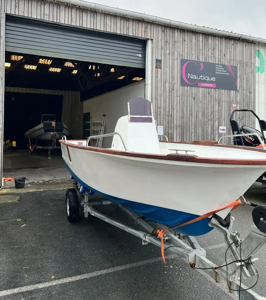 Réparateur bateau semi-rigide près de Cléder